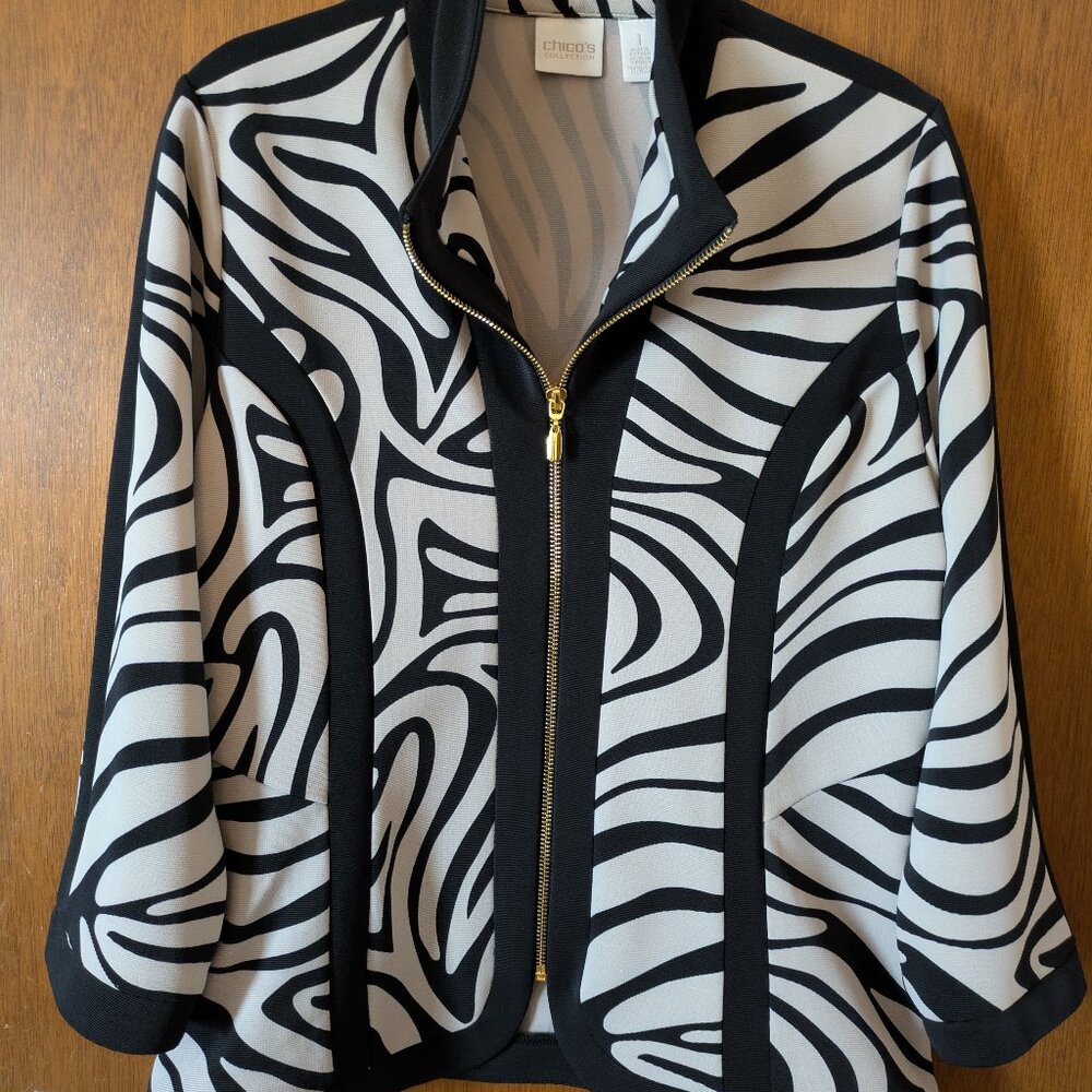 CHICOS - Black & Cream Patterned, Zippered Top